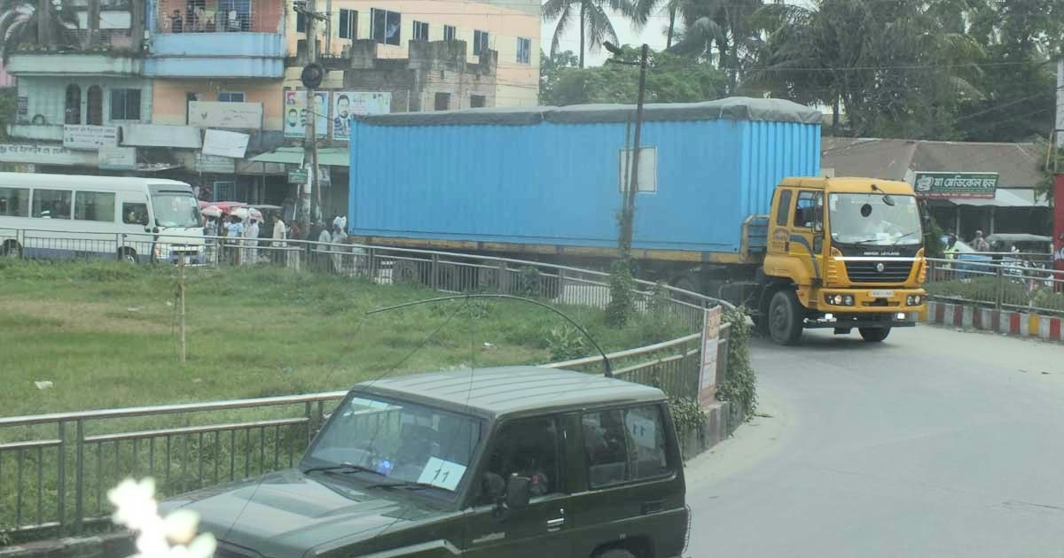 সেনাবাহিনীর বিশেষ নিরাপত্তায় রূপপুরে পৌঁছালো ইউরেনিয়ামবাহী ৩ লরি