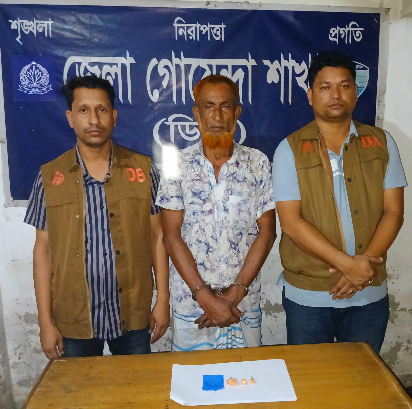হত্যাসহ ১১ মামলার আসামি ইয়াবাসহ গ্রেপ্তার