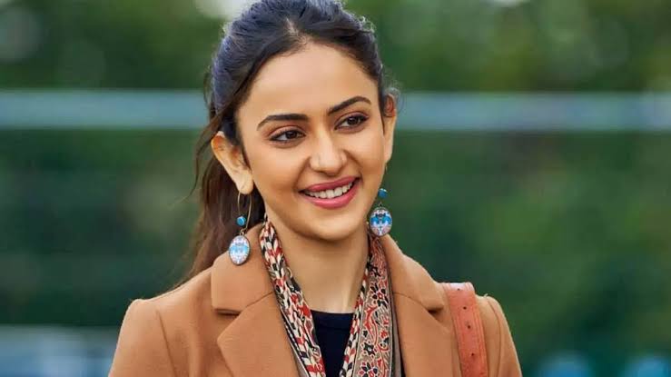 ‘২০ বছর বয়স থেকে নিয়মিত কর দিচ্ছি’, আয়কর তল্লাশি প্রসঙ্গে রাকুল