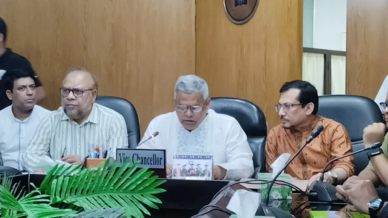 রাবিতে সাংবাদিক পেটানোর ঘটনায় ৪ জনের ছাত্রত্ব বাতিলের সুপারিশ