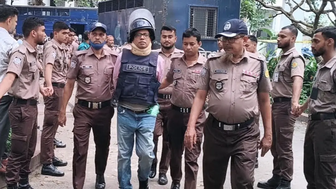 ‘ভয় পাইছে, ভয় পাইছে’ বলতেই পলককে থামালেন ট্রাইব্যুনাল