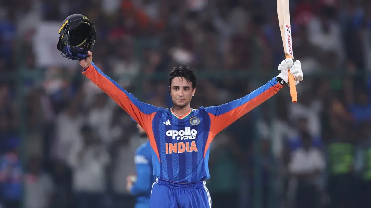 বিশ্ব রেকর্ড গড়লেন অভিষেক