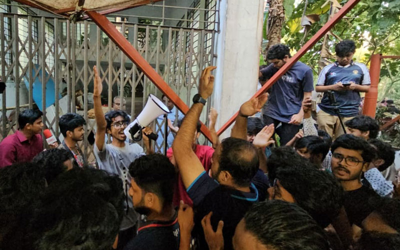 চুয়েটে নতুন করে উত্তেজনা, সর্বাত্মক অসহযোগের ডাক