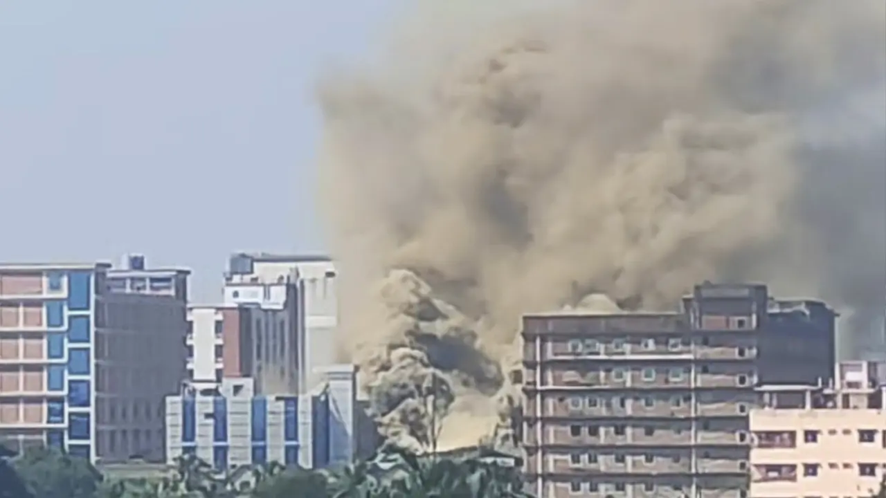 টঙ্গীতে ওষুধ কারখানায় আগুন, নিয়ন্ত্রণে ফায়ার সার্ভিসের ১১ ইউনিট