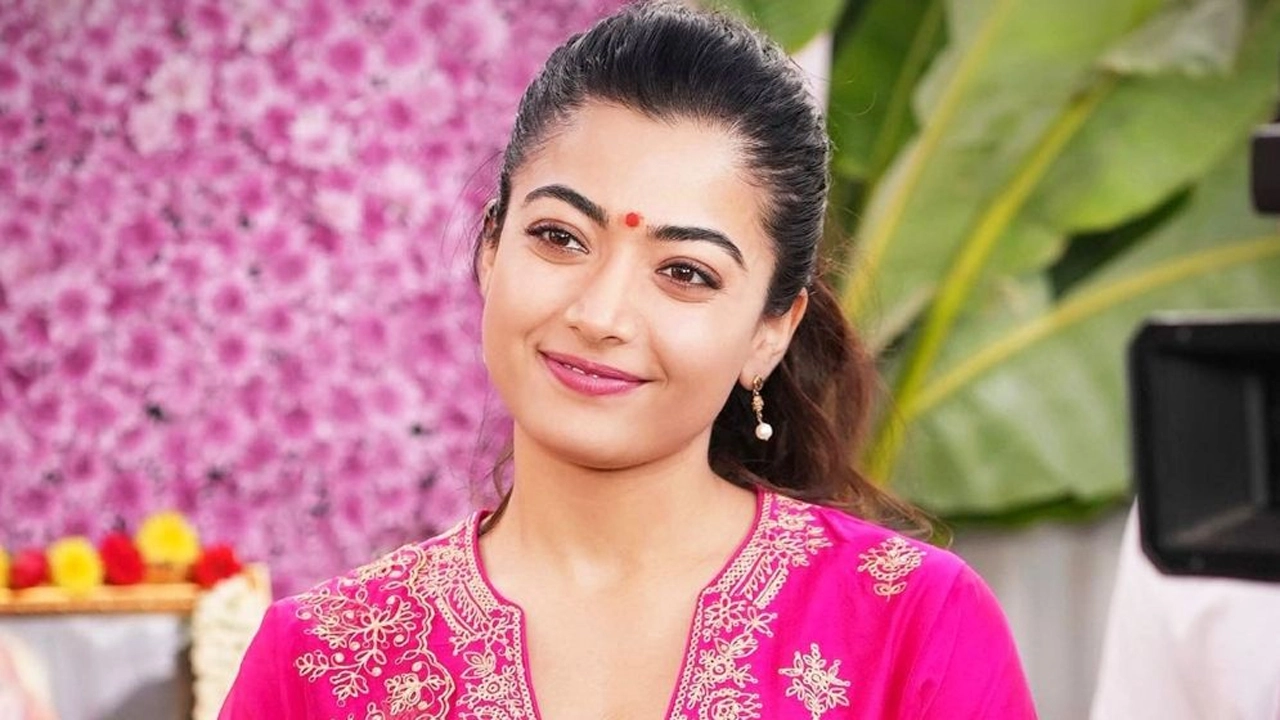৪০০ পরিবারের দায়িত্ব নিলেন রাশমিকা