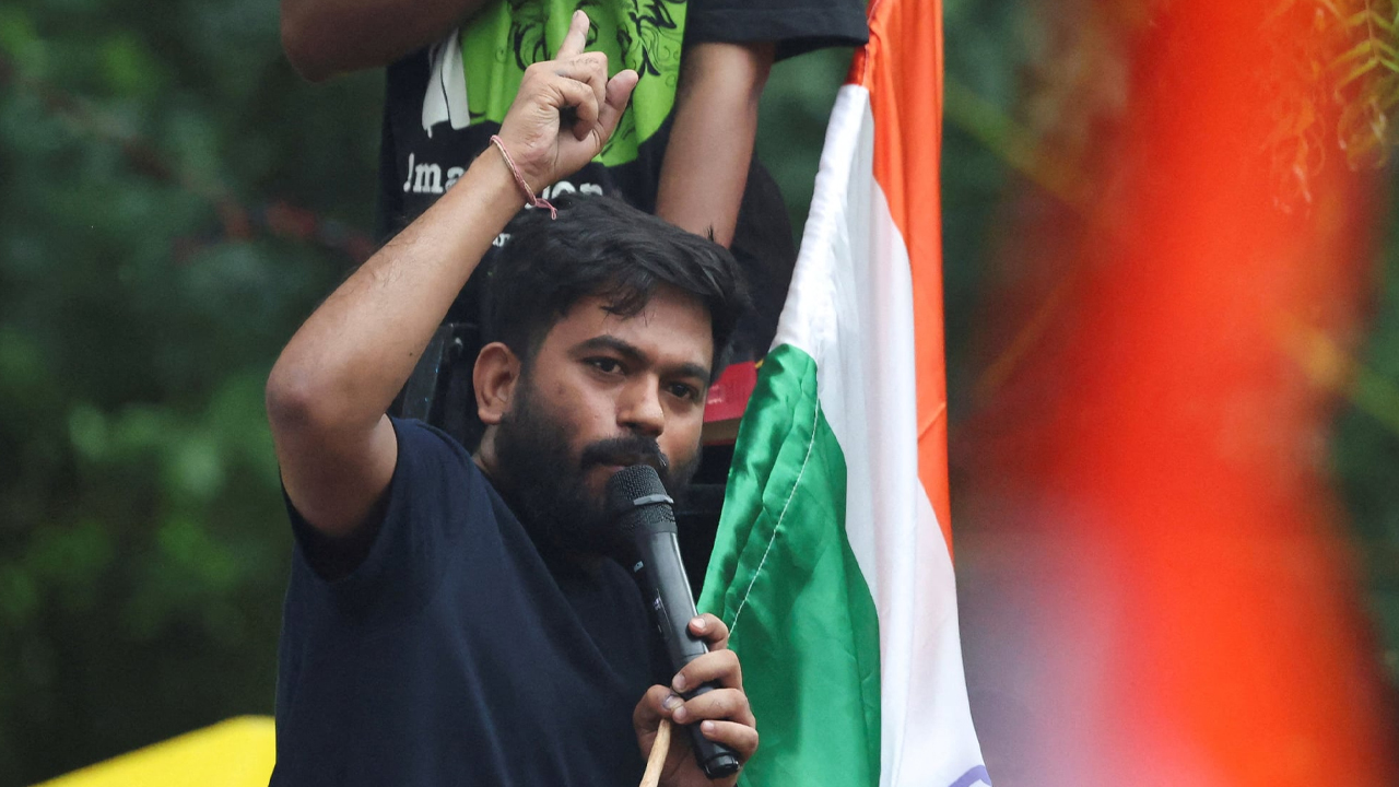 পতাকা মিছিল শুরুর আগেই আটক অভিজিৎ দীপকে