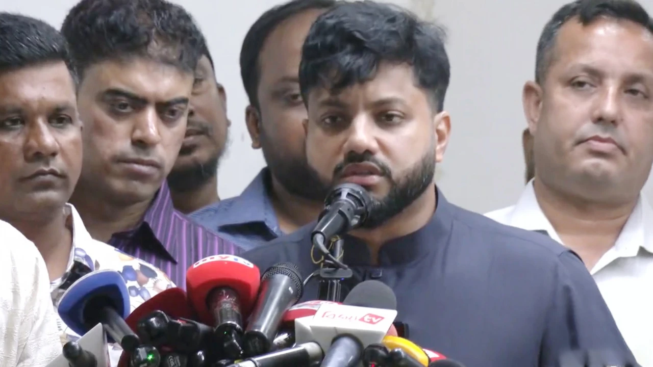 জাতীয় প্রেসক্লাবে আজ দুপুর ২টায় পদত্যাগের চূড়ান্ত ঘোষণা দেবেন ইশরাক হোসেন