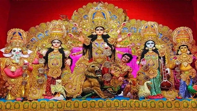 মহানবমীতে চলছে দেবীর আরাধনা, মণ্ডপে মণ্ডপে বিদায়ের আবহ