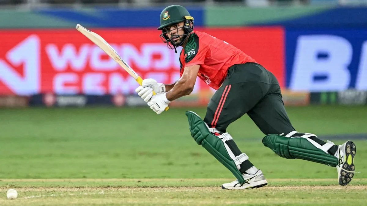 সাইফ-মিরাজের উইকেট হারাল বাংলাদেশ, ইমনের ফিফটিতে লড়াই