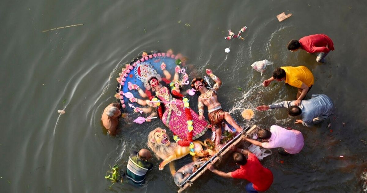 রাজধানীর ৩৩ পয়েন্টে প্রতিমা বিসর্জন, নিরাপত্তায় ১৬ হাজারের বেশি পুলিশ