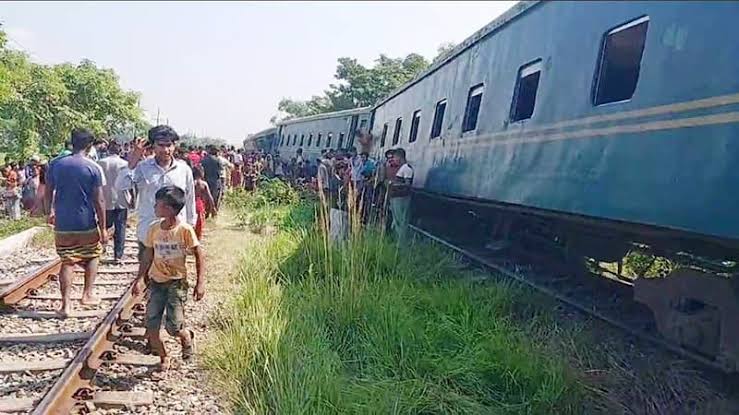 কর্ণফুলী ট্রেন লাইনচ্যুতের ঘটনায় প্রকৌশলী বরখাস্ত