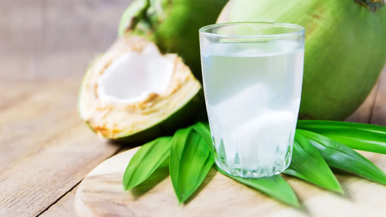 যাদের জন্য ডাবের পানি হতে পারে ক্ষতিকর