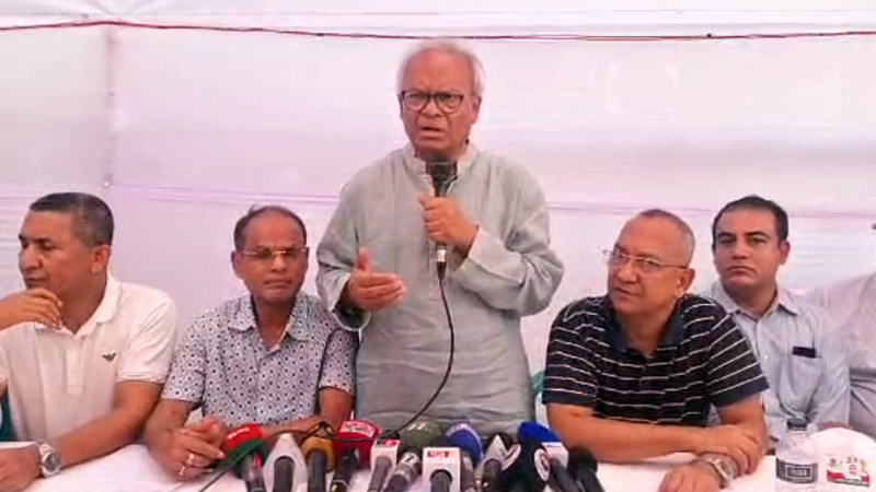 পুলিশপ্রধান ক্রসফায়ারের কথা বলেন কীভাবে?’—রিজভী