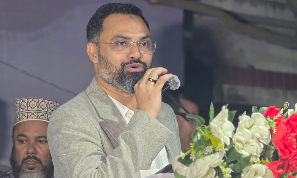 ফেসবুকে অপপ্রচার না চালিয়ে জনগণের পাশে দাঁড়ান: আমিনুল হক