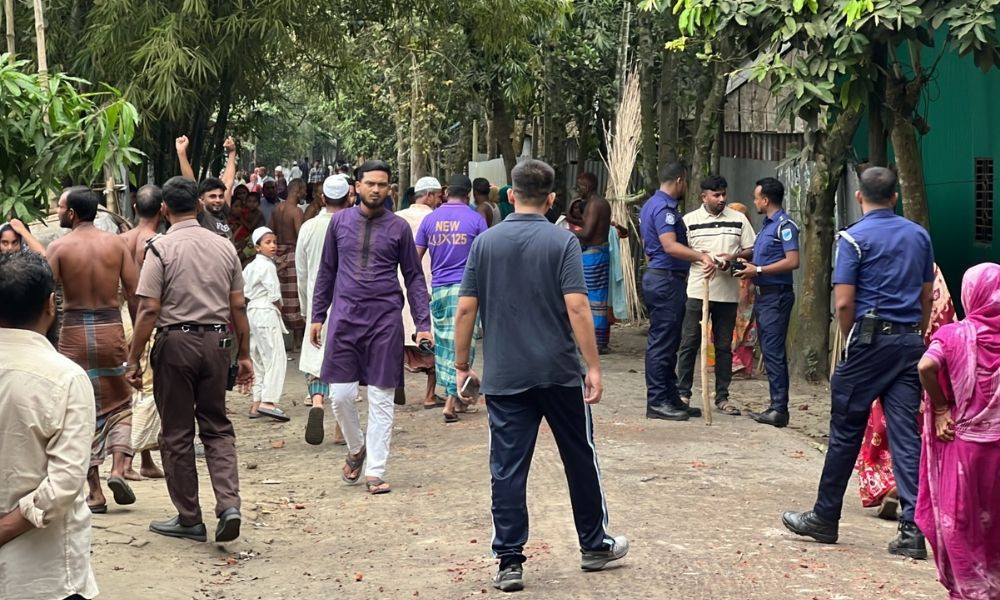 নগরকান্দায় মসজিদে নামাজ পড়া নিয়ে সংঘর্ষ, আহত ২০