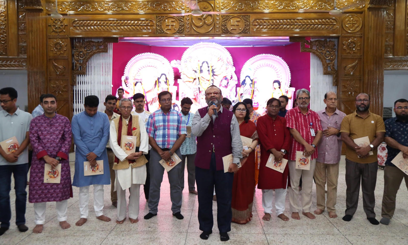 জগন্নাথ হলের পূজামণ্ডপ পরিদর্শন ঢাবি উপাচার্যের