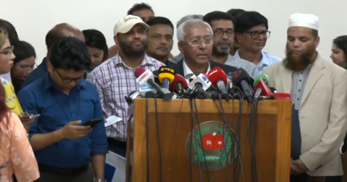 দলীয় প্রতীকে ভোট: আরপিও সংশোধন আইন মন্ত্রণালয়ের ওপর ছেড়ে দিলো ইসি
