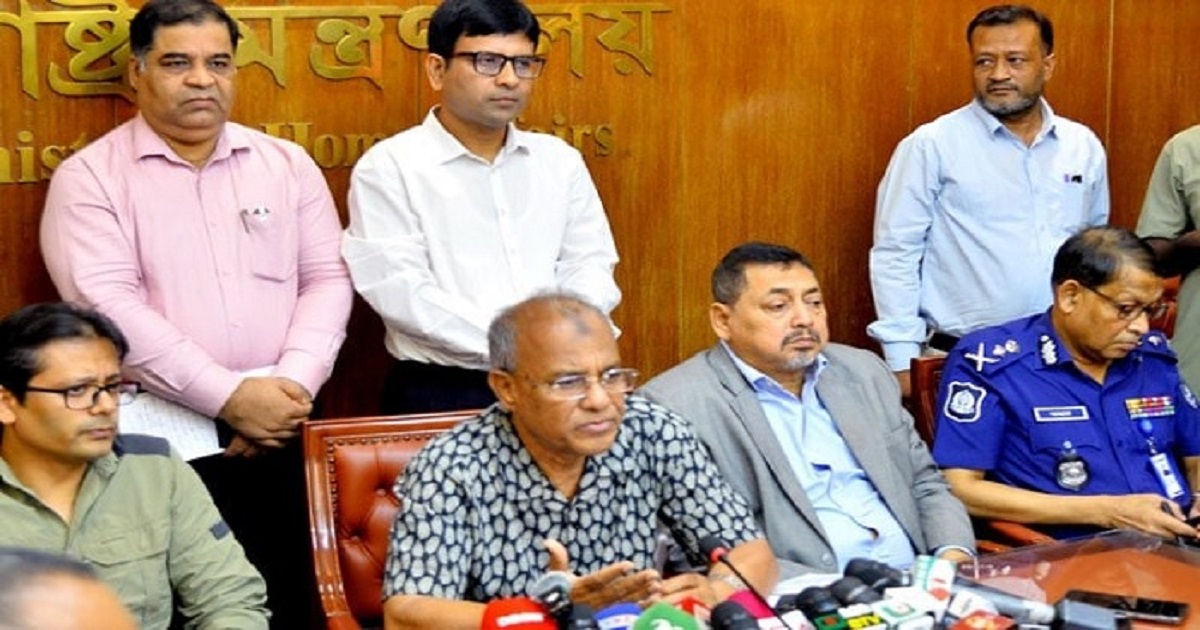 পলাতক পুলিশ কর্মকর্তাদের ফিরিয়ে আনা হবে : স্বরাষ্ট্র উপদেষ্টা