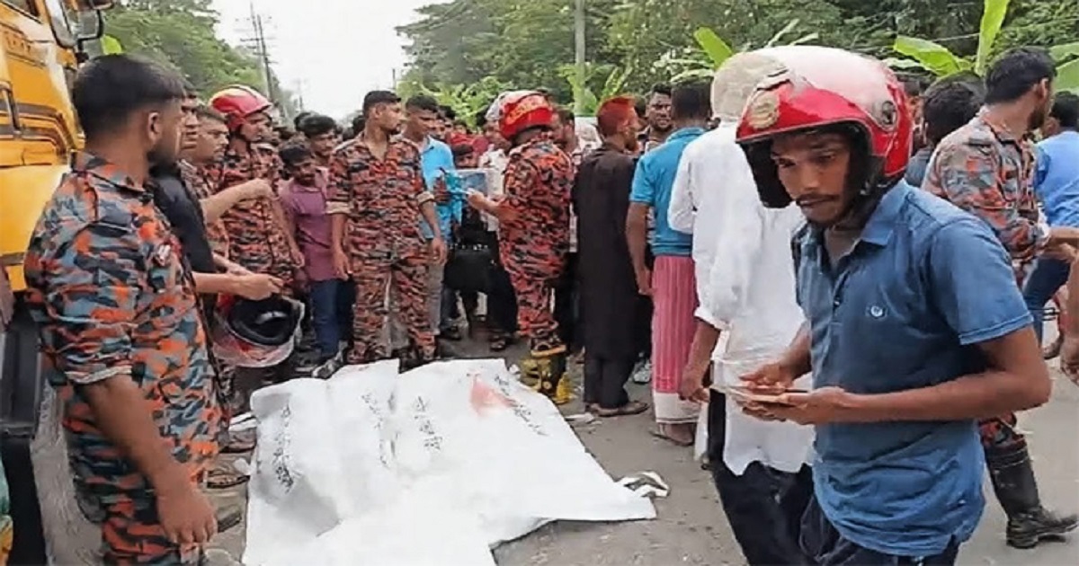 নোয়াখালীতে ট্রাকচাপায় কলেজ শিক্ষার্থীসহ নিহত ৬