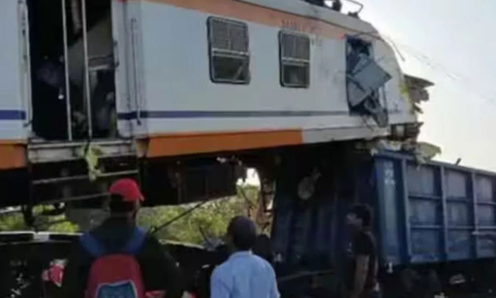 ভারতে যাত্রীবাহী ট্রেনের সঙ্গে মালবাহী ট্রেনের সংঘর্ষ, নিহত ১০