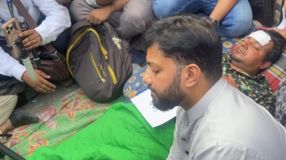 তারেক রহমানের কাছে ছুটে গেলেন ইশরাক