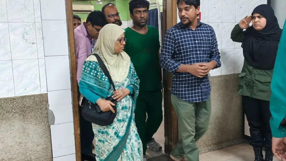 ভূমিকম্পে আহতদের খোঁজ নিতে ঢামেকে স্বাস্থ্য উপদেষ্টা