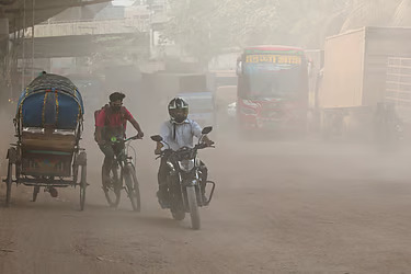 দূষিত শহরের তালিকায় দ্বিতীয় স্থানে ঢাকা