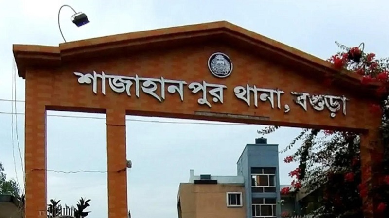 গলায় ফাঁস দেওয়া মায়ের পাশে দুই শিশুর গলাকাটা লাশ