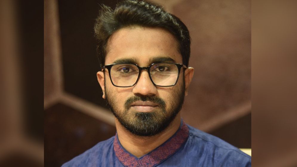 ট্রাকচাপা থেকে রক্ষা পেলেন রাশেদ খান
