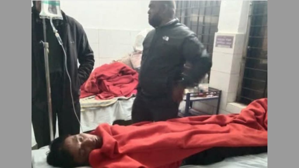কৃষি কর্মকর্তাকে পেটাল জনতা