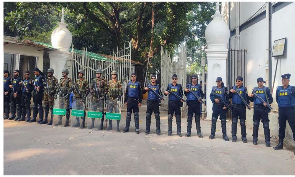 গুমের মামলায় তিন সেনা কর্মকর্তাকে ট্রাইব্যুনালে, নিরাপত্তা জোরদার