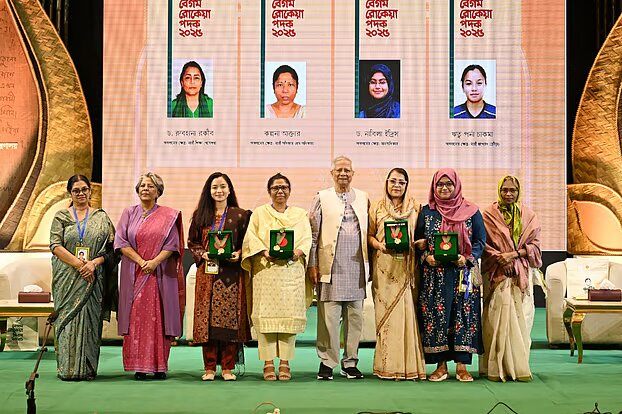পুরস্কারপ্রাপ্ত চারজন রোকেয়ার পথে জাতিকে এগিয়ে দিলেন: প্রধান উপদেষ্টা
