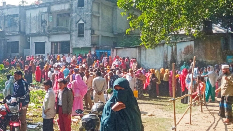 র‍্যাব কর্মকর্তার স্ত্রীকে শ্বাসরোধে হত্যা করে স্বর্ণালঙ্কার লুট