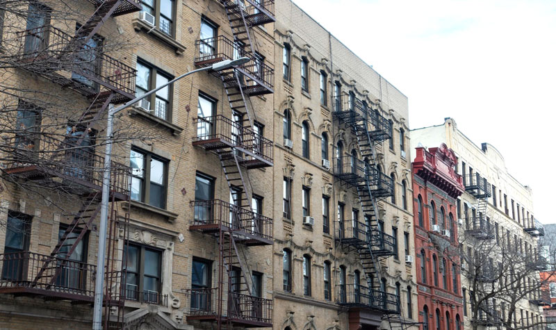 বাড়ির মালিকানাকে ধ্বংস করছে নিউ ইয়র্ক সিটি, কেউই পরোয়া করে না