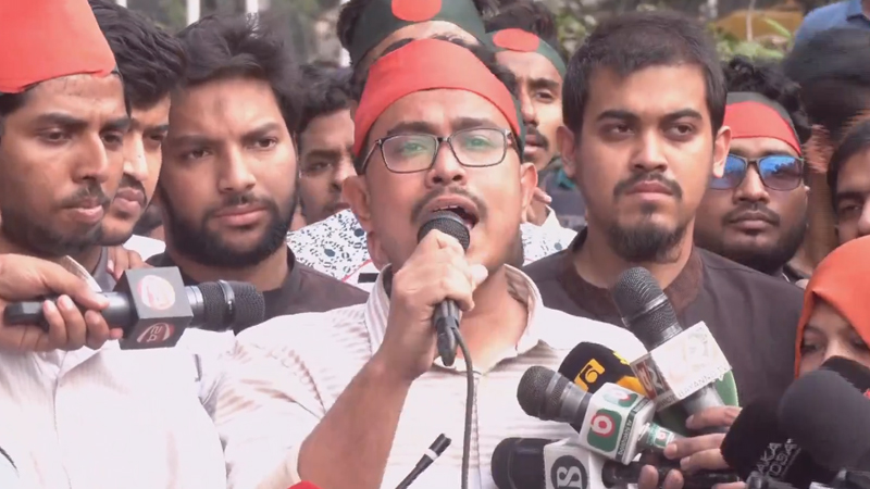 তিন উপদেষ্টার পদত্যাগের আল্টিমেটাম ডাকসু ভিপির