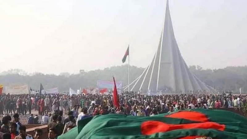 শহীদদের প্রতি শ্রদ্ধা জানাতে জাতীয় স্মৃতিসৌধে জনতার ঢল