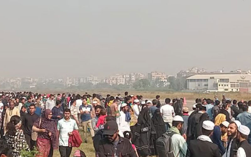 ‘এয়ার শো’ দেখতে মানুষের ঢল