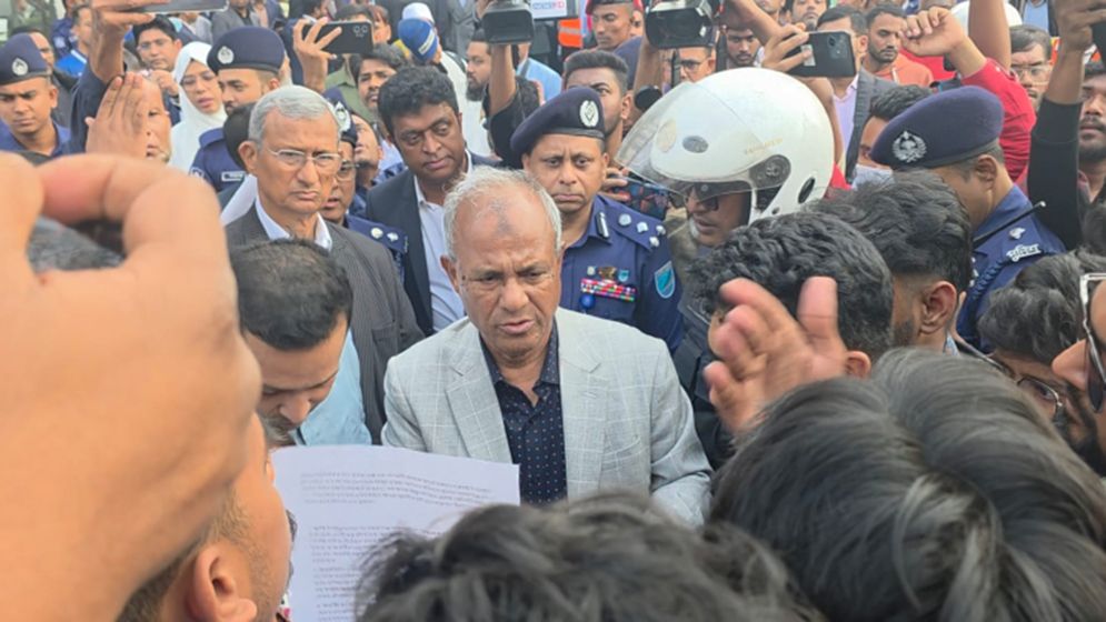 ‘আ.লীগ সন্ত্রাসীদের গ্রেফতার না করলে পুলিশ কর্মকর্তাদের বিরুদ্ধে ব্যবস্থা’