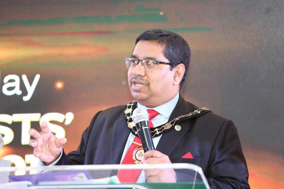প্রবাসী সম্মাননা ২০২৫-এ ভূষিত হলেন যুক্তরাজ্য প্রবাসী বিশিষ্ট আইনজীবী ব্যারিস্টার নাজির আহমদ
