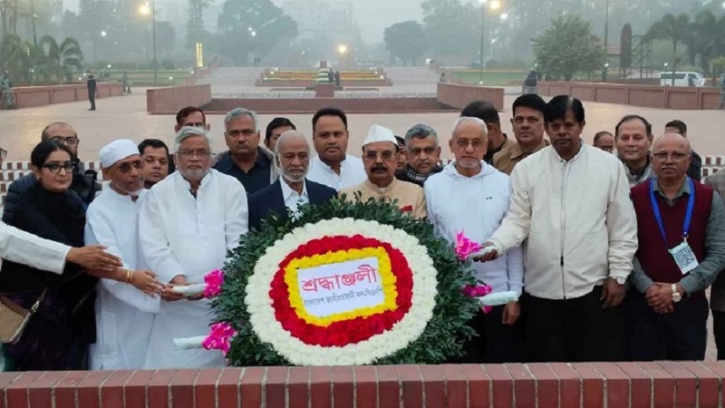 নিয়ম মেনে জাতীয় স্মৃতিসৌধে তারেক রহমানের পক্ষে শ্রদ্ধা নিবেদন