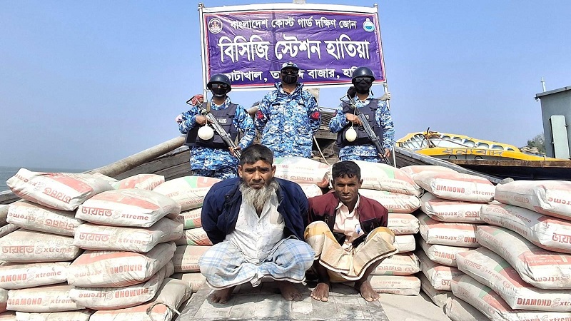 নোয়াখালীতে মায়ানমারে পাচারকালে সিমেন্টসহ ২ পাচারকারীকে আটক