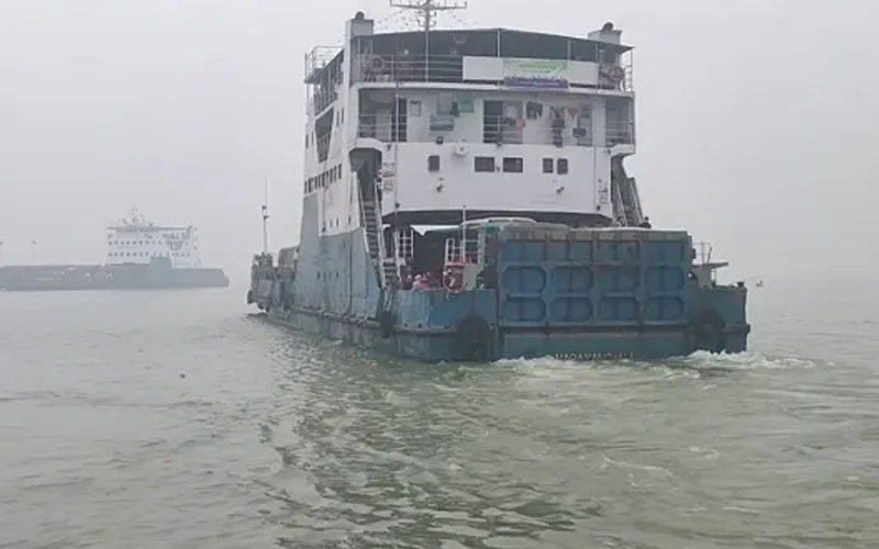 সারাদেশে নৌযান চলাচল বন্ধ ঘোষণা