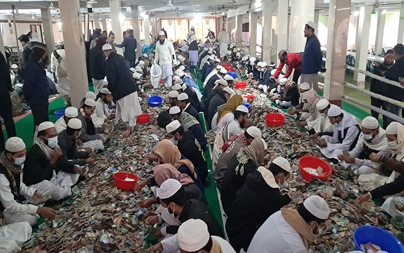 পাগলা মসজিদের দানবাক্সে এবার রেকর্ড ৩৫ বস্তা টাকা