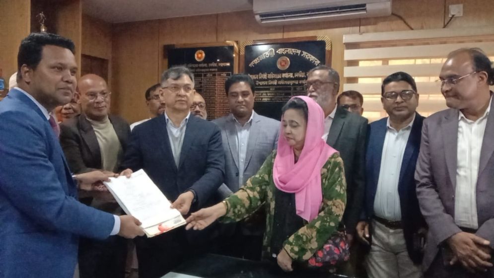 মনোনয়নপত্র জমা দিলেন সালাহউদ্দিন আহমদ