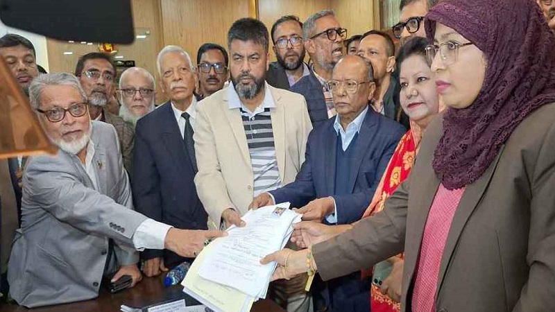 খালেদা জিয়ার পক্ষে মনোনয়নপত্র জমা, বিকল্প প্রার্থী মুন্সি রফিকুল আলম