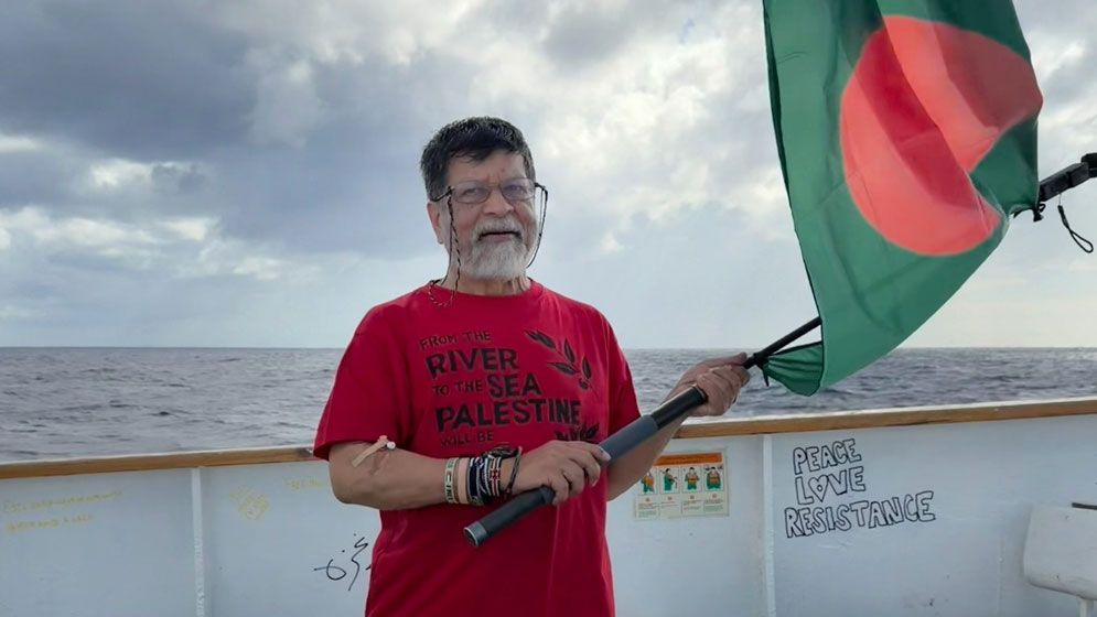 গাজার পথে শহিদুল আলমদের জাহাজের ওপর দিয়ে উড়ল ‘ইসরাইলি সামরিক বিমান’