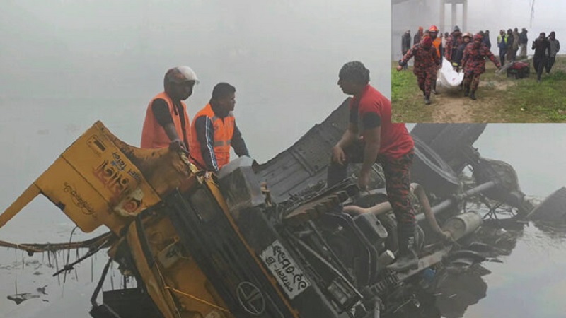 ঝিনাদহে ট্রাক নিয়ন্ত্রণ হারিয়ে নদীতে, হেলপার-ড্রাইভার নিহত
