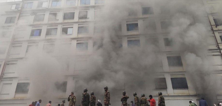 আশুলিয়ায় পোশাক কারখানায় আগুন, নিয়ন্ত্রণে ৯ ইউনিট