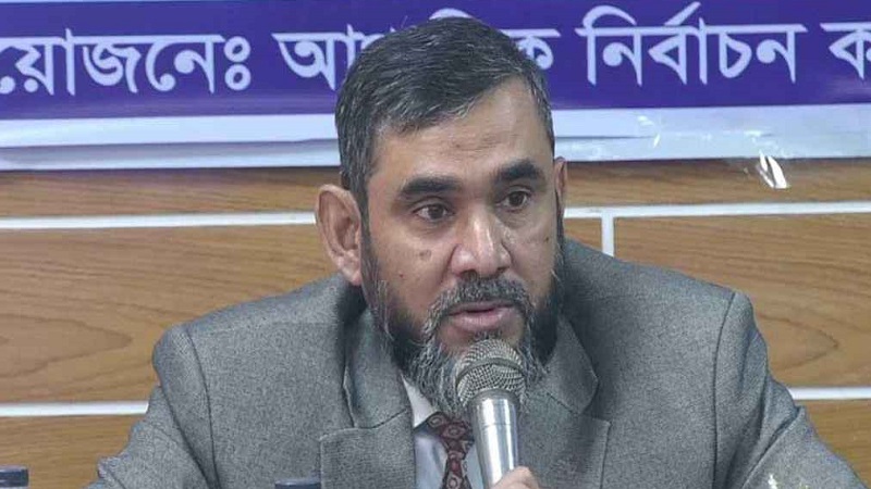 নির্বাচনের আগে অবৈধ অস্ত্র উদ্ধার খুব জরুরি: ইসি সানাউল্লাহ