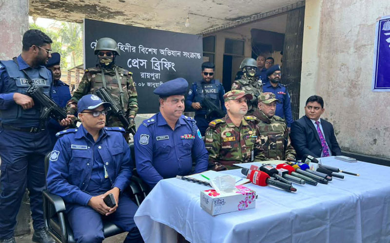 রায়পুরায় যৌথ বাহিনীর কম্বিং অভিযান, বিপুল অস্ত্রসহ দুই শীর্ষ সন্ত্রাসী গ্রেফতার